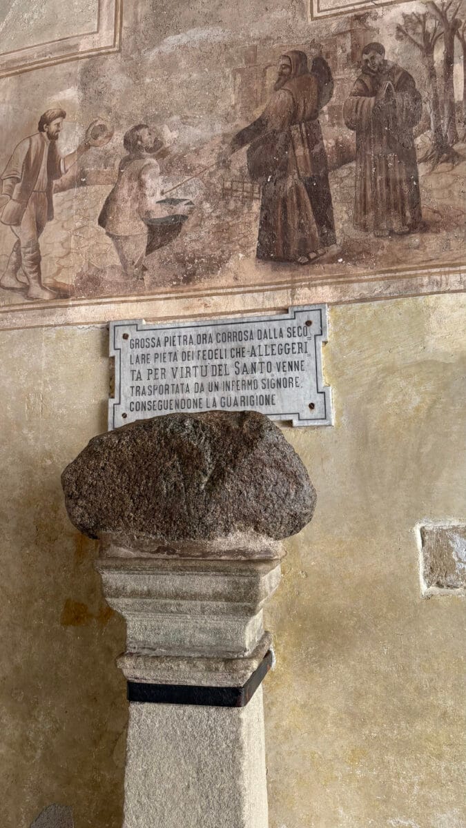 Il macigno nel sentiero dei miracoli di San Francesco a Paola