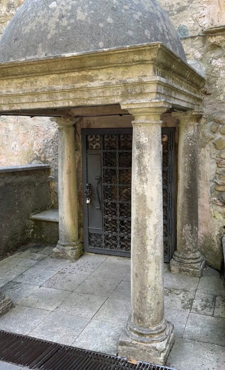 La grotta della penitenza nel sentiero dei miracoli di San Francesco a Paola