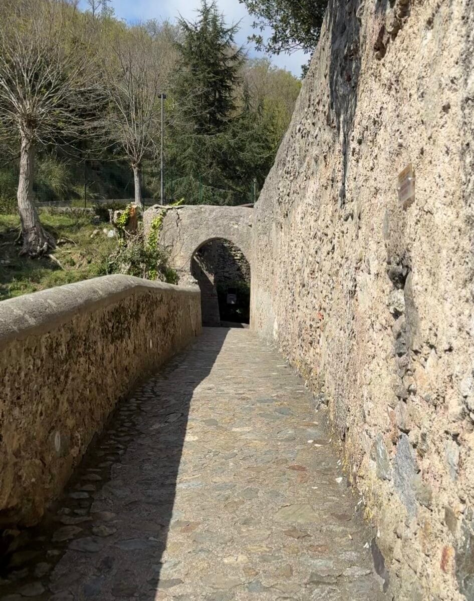 Il ponte del diavolo nel sentiero dei miracoli di San Francesco a Paola