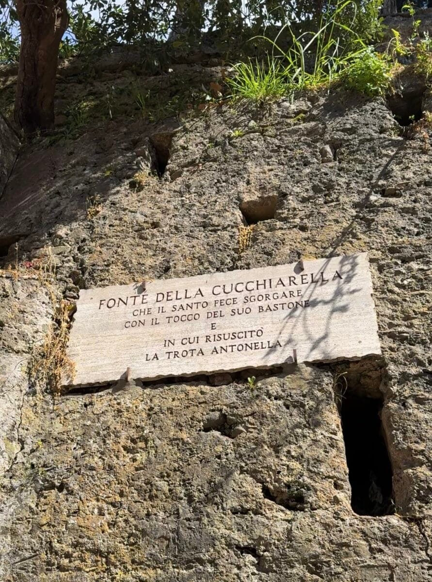 La fonte della cucchiarella nel sentiero dei miracoli di San Francesco a Paola