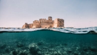 Il castello di "Le Castella" a Crotone. Foto di Salvatore Tonnara su Unsplash