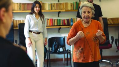 Attori in scena in un laboratorio a Santa Severina