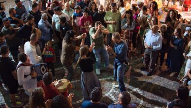 evidenzaSuonatori e danzatori in piazza a Conflenti durante Felici e Conflenti, festa della musica popolare del Reventino